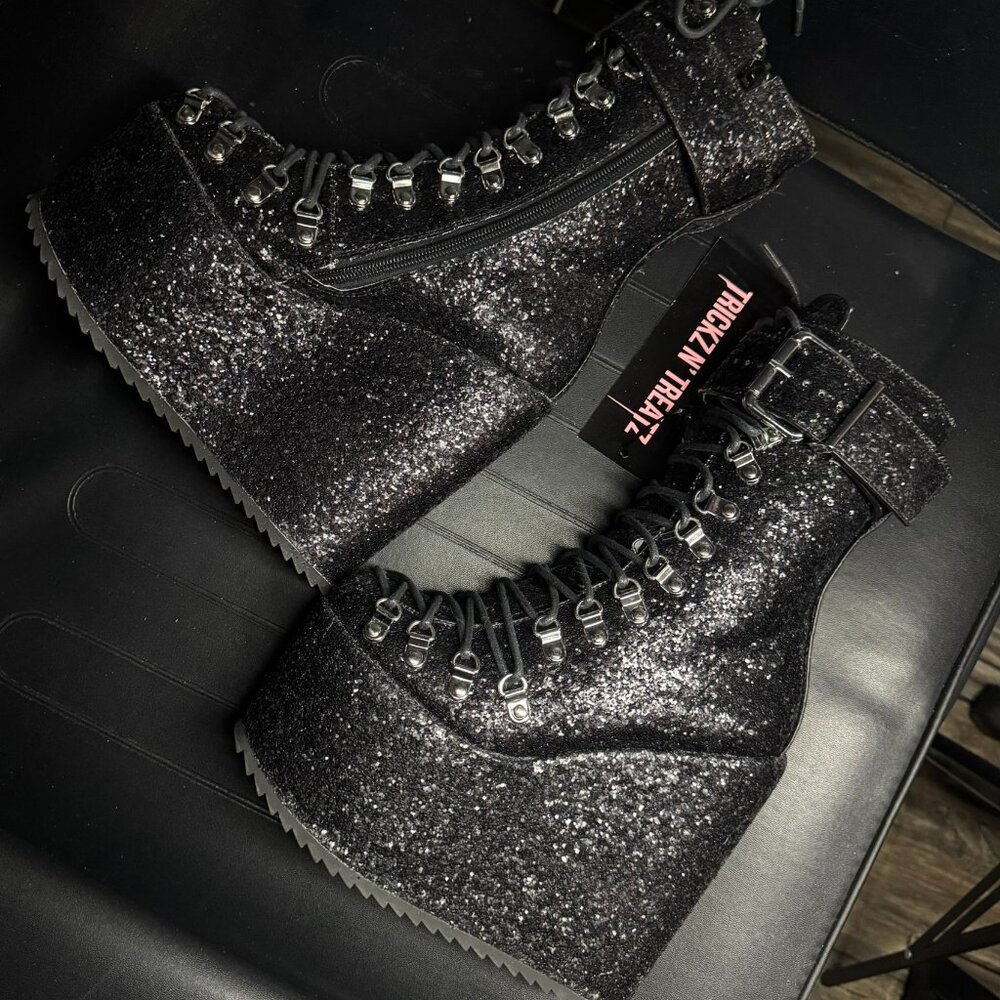 Sparkle Traitor Boots - Size 6 - New in Box